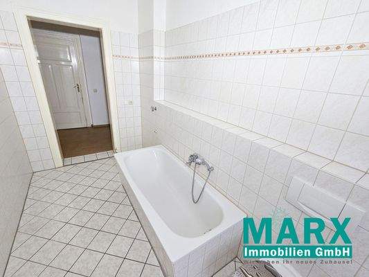 Bad mit Blick zum Flur