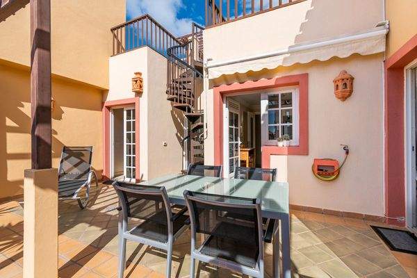 Geräumiges Penthouse mit zwei Schlafzimmern und Meerblick in der exklusiven Gegend von El Duque, Costa Adeje