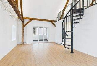 Wohnbereich mit Loggia Zugang