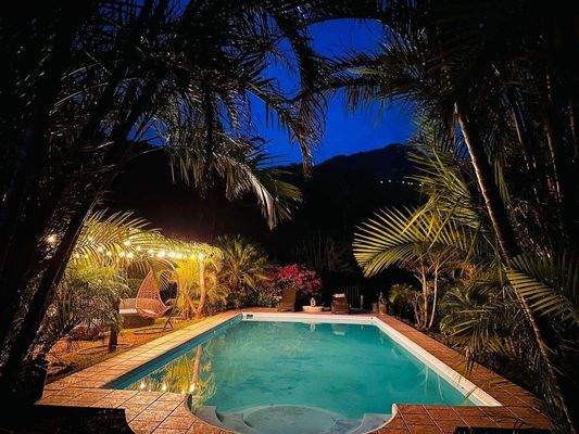 Pool mit schöner Abendstimmung.JPG