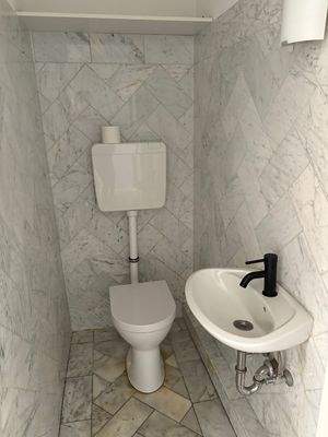 Separate Toilette.jpg