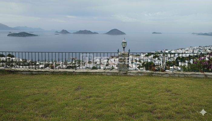 Sea View Villa in a Complex with Private Beach in Bodrum