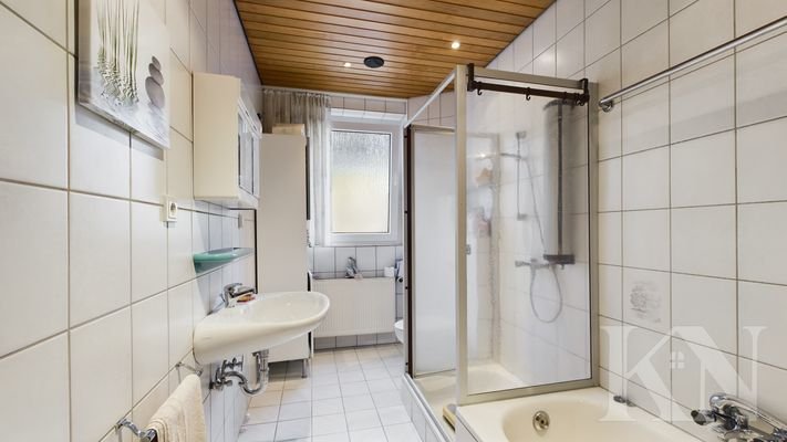 Badezimmer EG