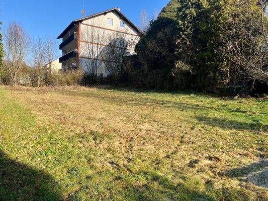 ebener Garten oder ggf. baufähiges Areal