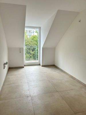 Küche mit Balkonzugang