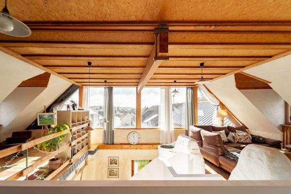 Galerie mit Blick über das Dorf in  in die Eifel