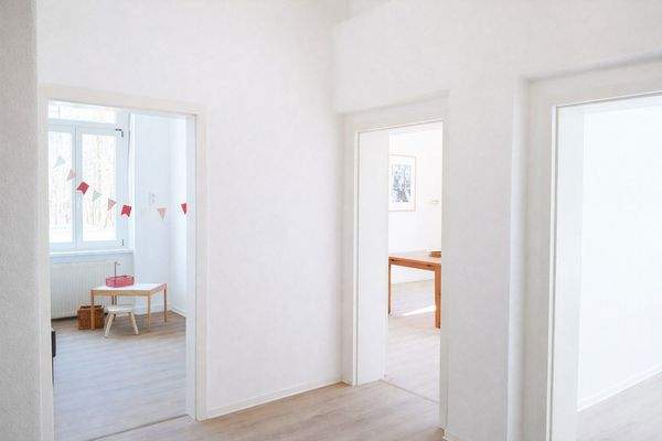 Blick in Kinder- & Wohnzimmer