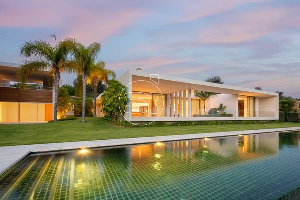 Villa in Casares