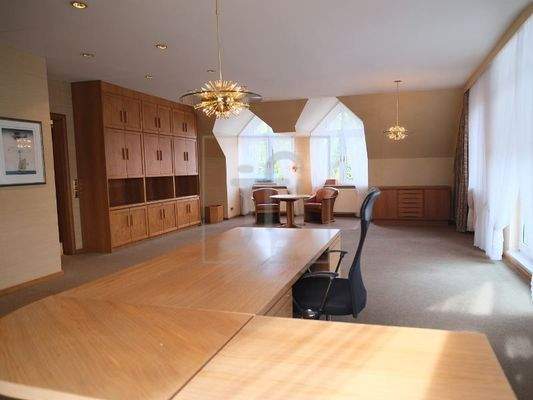 Büro mit Besprechungsbereich