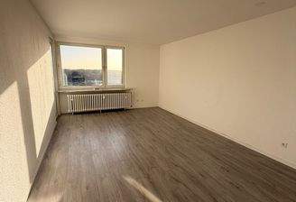 Leerer Raum mit Fenster