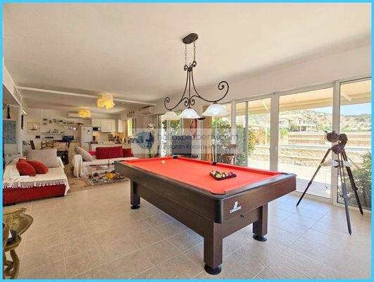 9435fbde8fc541f29a5468dc79d79603-original