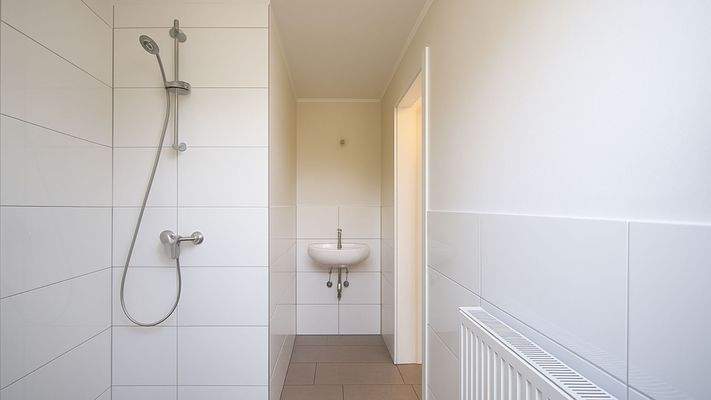 Wohnung 1: Badezimmer