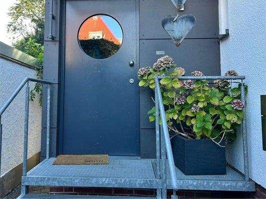 Eingang (Anbau mit Treppenstufen)