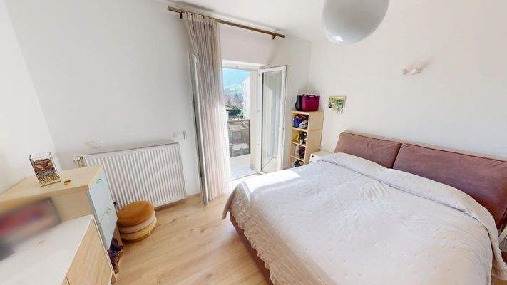 Meran-Merano-Dreizimmerwohnung-trilocale-Balkon-balcone-Keller-cantina-zentral-saniert-ristrutturato-Bonus 110-Böden-pavimenti-Fenster-finestre