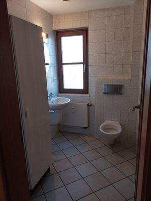 WC mit Einbauschrank