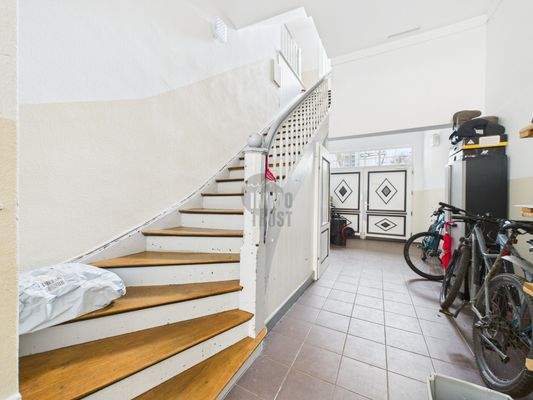 Vorderhaus_Treppenhaus_1