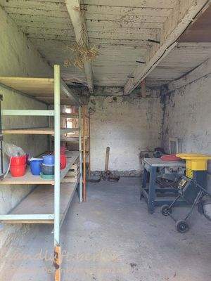 Raum im ehemaligen Hühnerstall.jpg