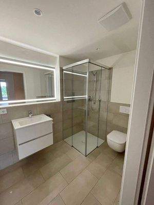 Gästebad m. WC und Dusche.jpeg