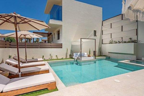 Kreta, Rethymno: Drei Luxusvillen, nur einen kurzen Spaziergang vom Strand entfernt zu verkaufen