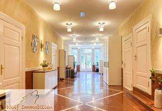 Zentraler großer Flur