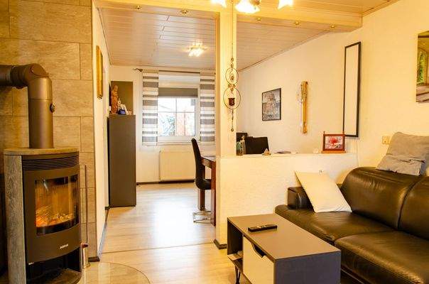 Wohn-/Essbereich mit Ofen