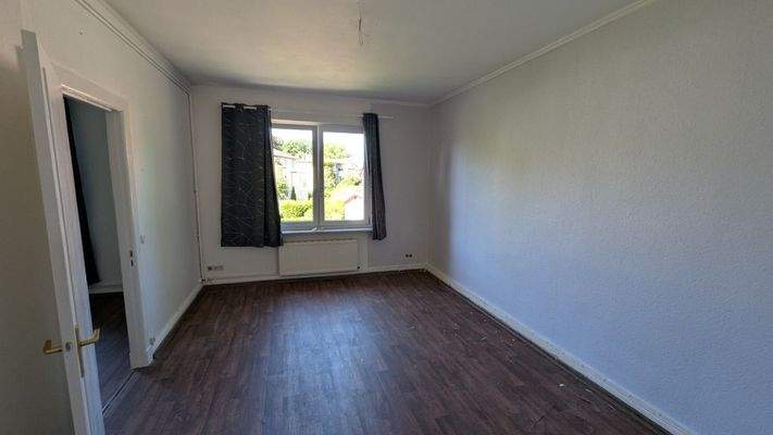 Zimmer (1) kleine Wohnung OG