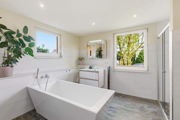 Masterbad mit Badewanne