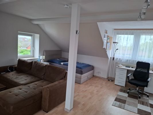 Wohn- und Schlafzimmer