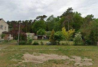 Blick von der Straße auf das Grundstück.jpg