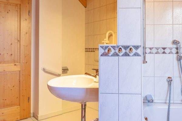 Licht, Holz & Wohngenuss – Charme pur auf drei Etagen mit Schwedenofen und stilvoller Wendeltreppe