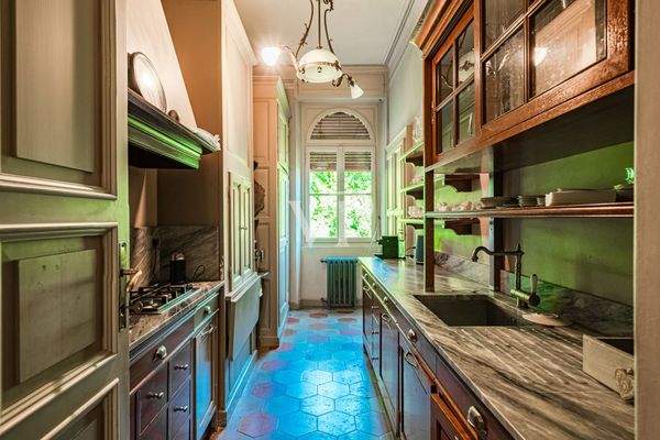 Cucina a ridosso della sala da pranzo