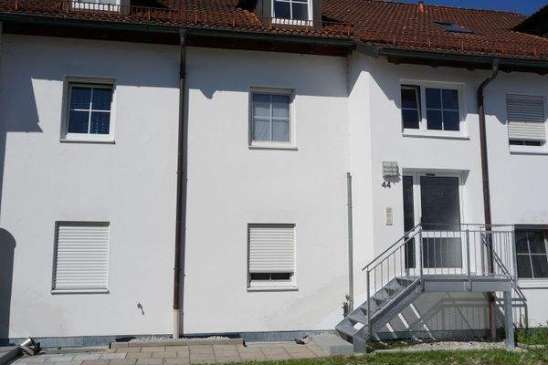 Hauseingang mit neuer Podesttreppe.JPG