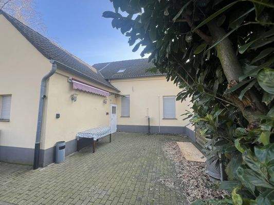 Terrasse hinter dem Haus