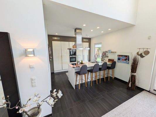 Einbauküche mit Kochinsel