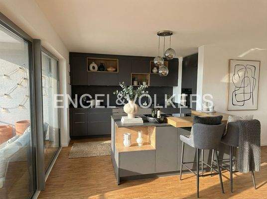 Moderne Einbauküche (Einrichtungsbeispiel)