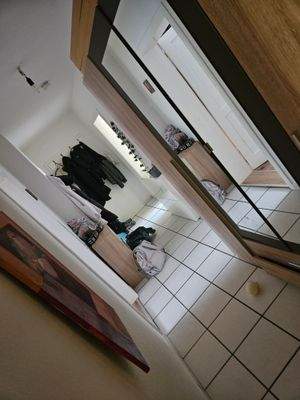 50 W4 II. OG li Flur.jpg