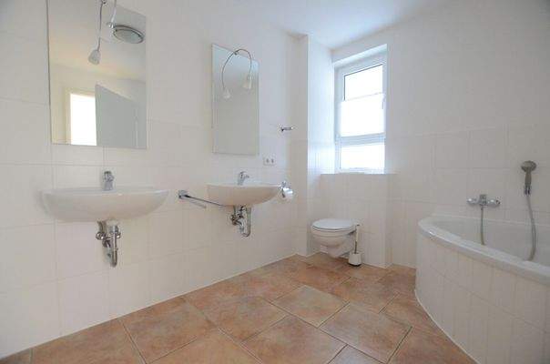 Badezimmer Ansicht 1