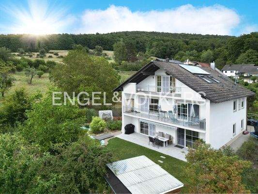 Gartenansicht vom  Haus..jede Ebene hat einen eigenen Freisitz