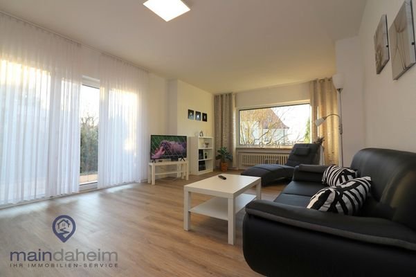 Wohnzimmer mit Zugang zur Terrasse