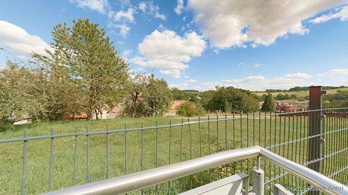 ...mit Zugang zum Balkon