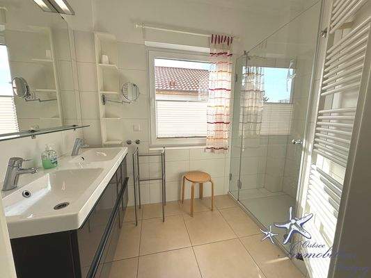Modernes Badezimmer