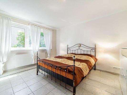 Schlafzimmer 1 von 3