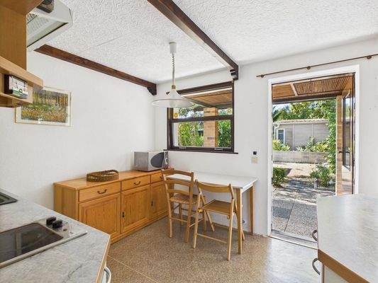 Küche mit Blick Terrasse