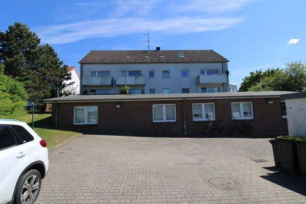  und rückwärtige Ansicht