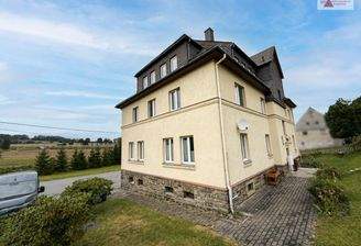Mehrfamilienhaus in Wolkenstein Seitenansicht