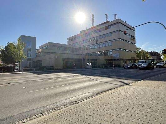 Direkt neben Bahnhof