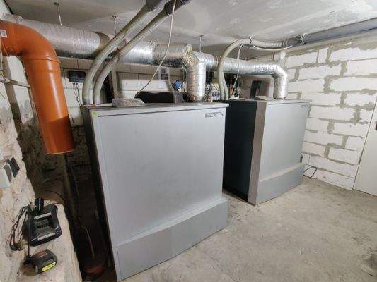 Neue Biomassekessel (ETA-Öfen) mit jeweils 50 KW