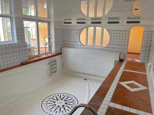 9021PE-18 Schwimmbad