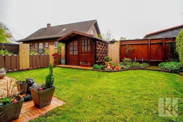 ...praktischem Gerätehäuschen