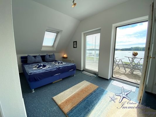 Schlafzimmer mit Balkon 1.0